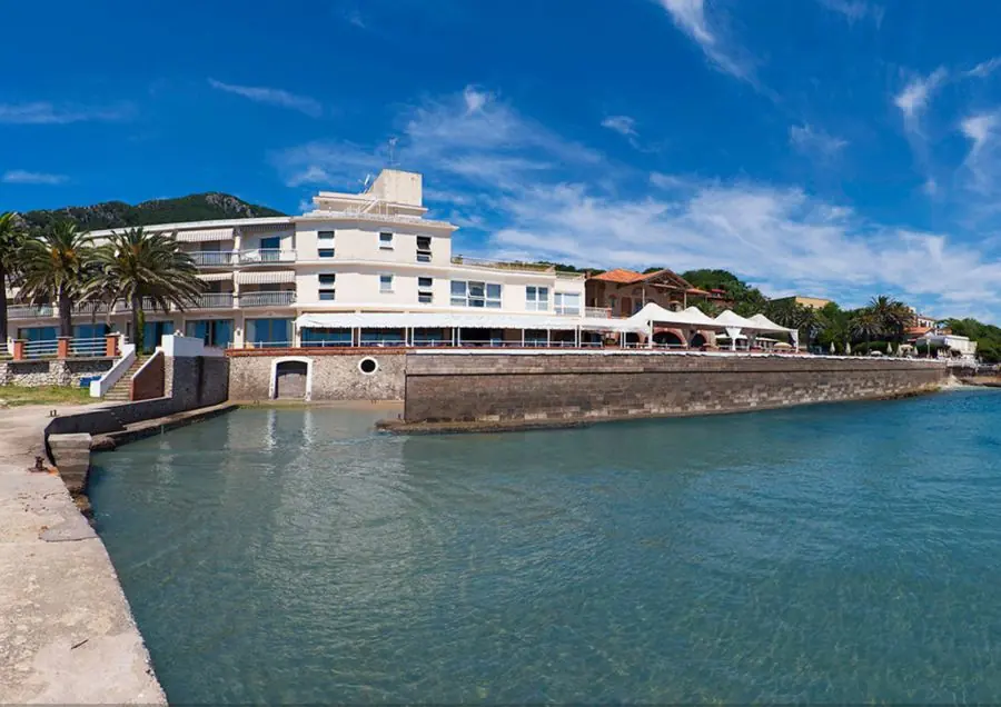 Hotel Maga Circe visto dal mare